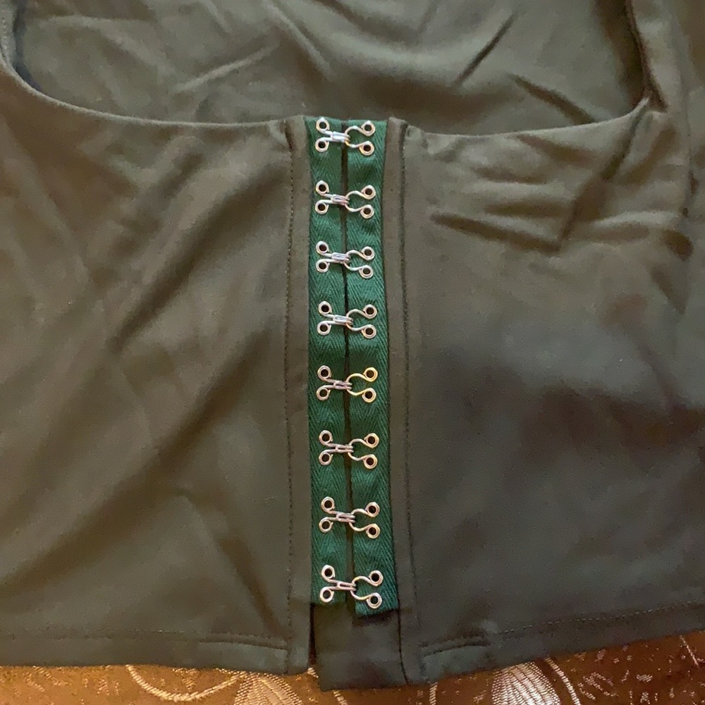 Green top - Picture 3 of 4